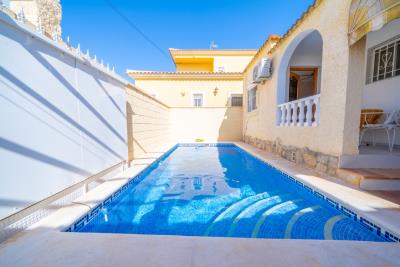 Detached-Property-for-sale-in-Alicante--10---Canva-