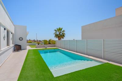 Luxury-Villa-for-sale-in-La-Marina-with-pool--5---Portals-