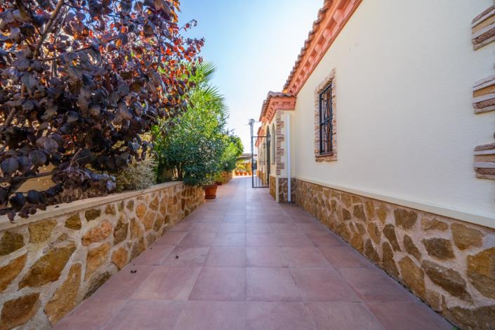 Image No.40-4 Bed Villa for sale