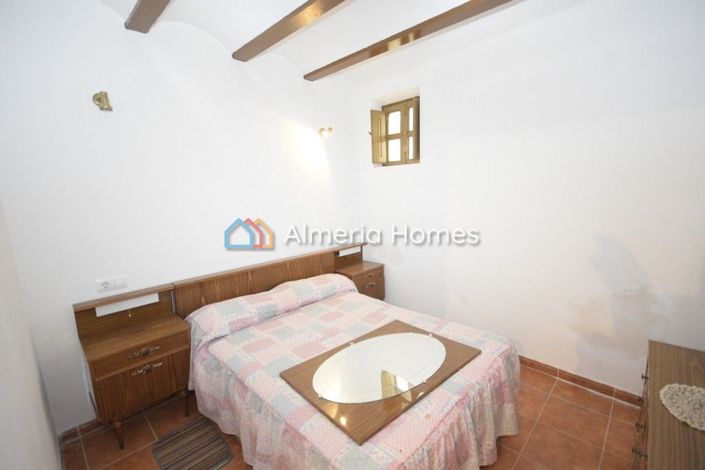 Image No.12-6 Bed Country House for sale