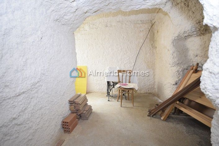 Image No.17-6 Bed Country House for sale