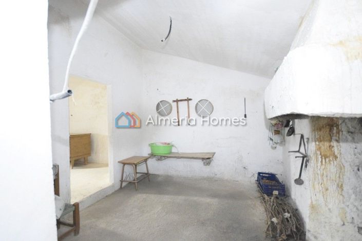 Image No.20-6 Bed Country House for sale