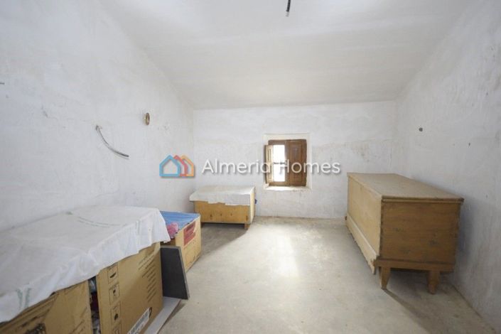 Image No.21-6 Bed Country House for sale