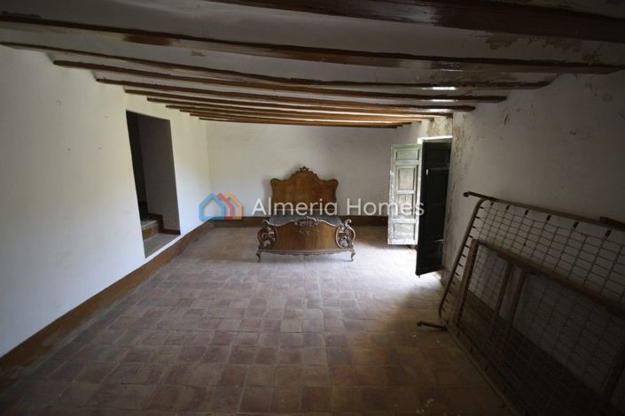 Image No.6-Maison de campagne de 10 chambres à vendre à Velez-Rubio