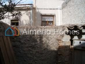 Image No.6-2 Bed Townhouse for sale