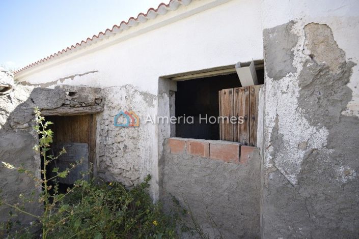 Image No.9-2 Bed Country House for sale