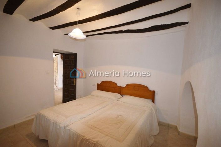 Image No.12-3 Bed Townhouse for sale