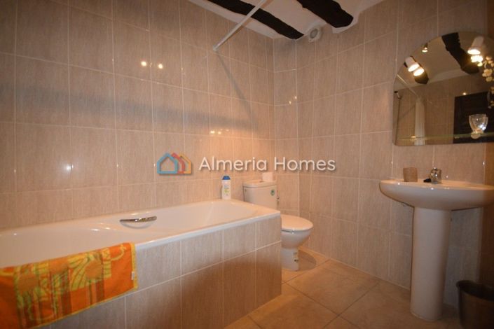 Image No.14-3 Bed Townhouse for sale