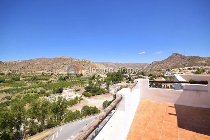 Image No.9-3 Bed Townhouse for sale