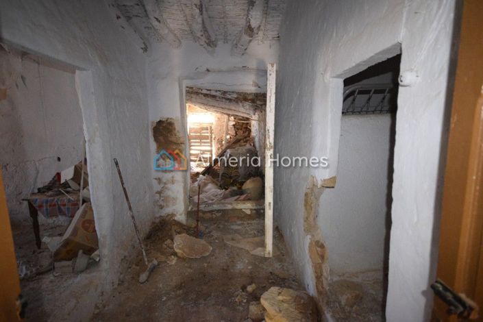 Image No.10-3 Bed Country House for sale