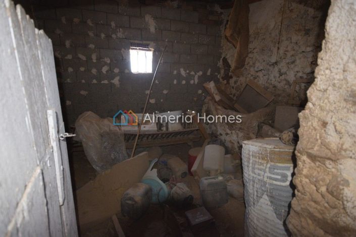 Image No.11-3 Bed Country House for sale