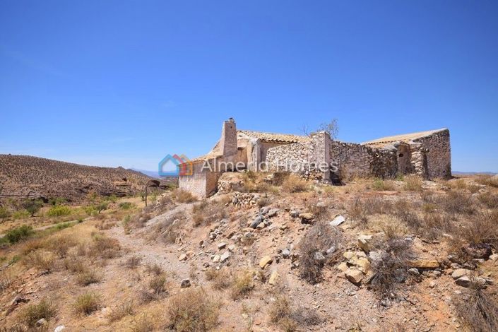 Image No.14-3 Bed Country House for sale