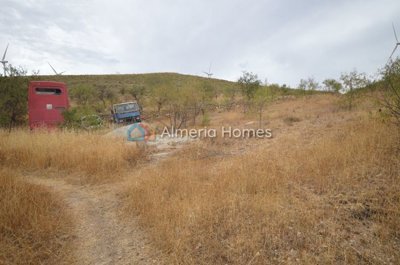 1 - Serón, Land