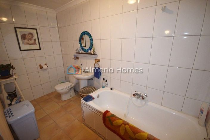 Image No.10-6 Bed Country House for sale