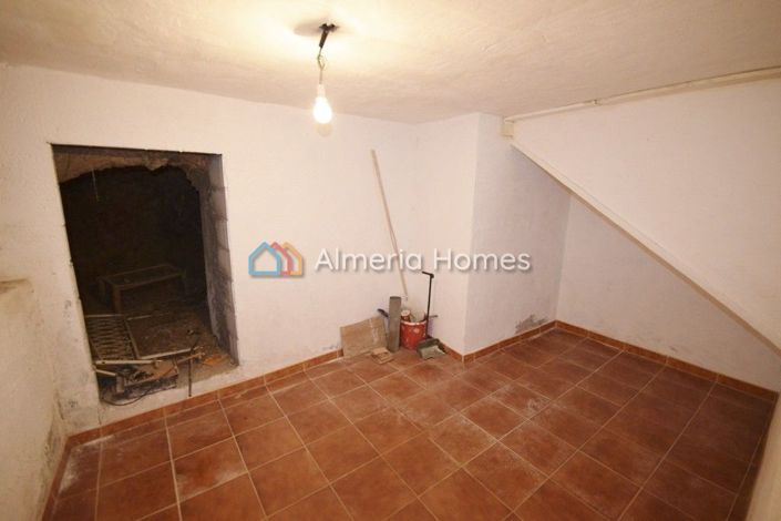 Image No.16-6 Bed Country House for sale