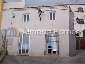 Image No.1-3 Bed Townhouse for sale