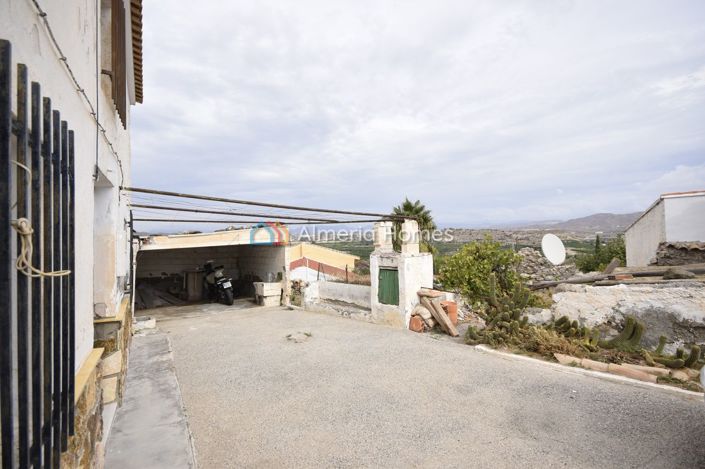 Image No.12-4 Bed Country House for sale