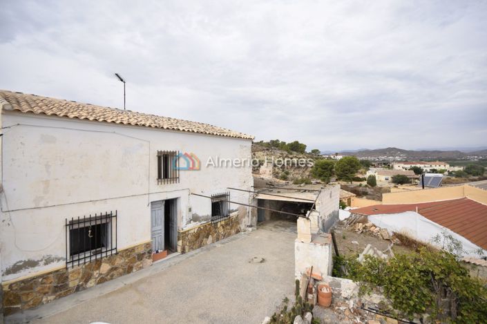 Image No.17-4 Bed Country House for sale