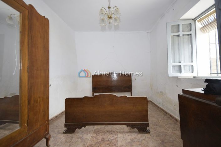 Image No.6-4 Bed Country House for sale