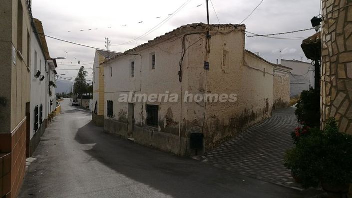 Image No.1-Maison de village de 9 chambres à vendre à Almeria