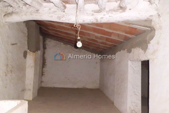 Image No.6-9 Bed Village House for sale