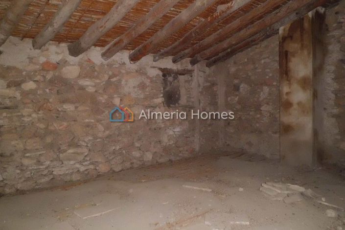 Image No.8-9 Bed Village House for sale