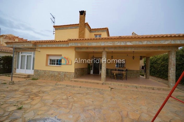 Image No.1-4 Bed Villa for sale