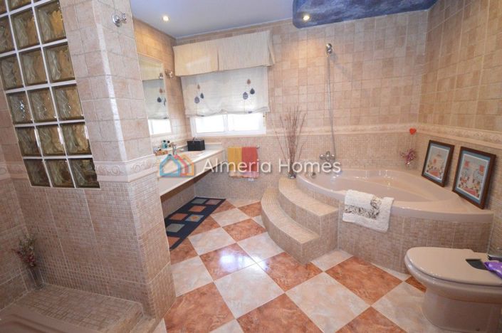 Image No.10-4 Bed Villa for sale