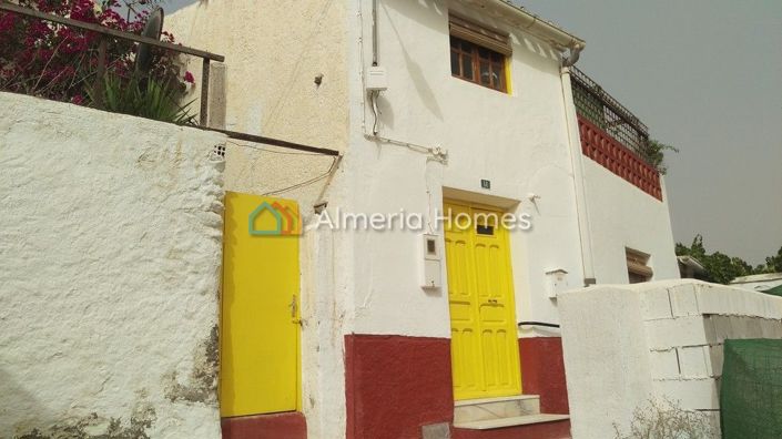Image No.1-3 Bed Townhouse for sale