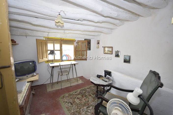 Image No.12-3 Bed Townhouse for sale