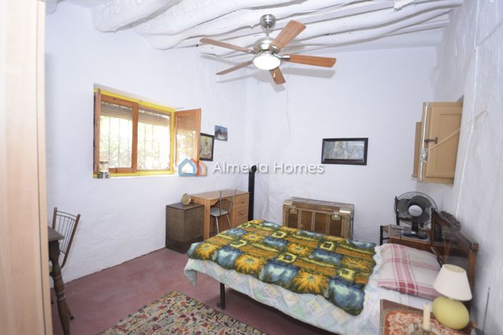 Image No.13-3 Bed Townhouse for sale