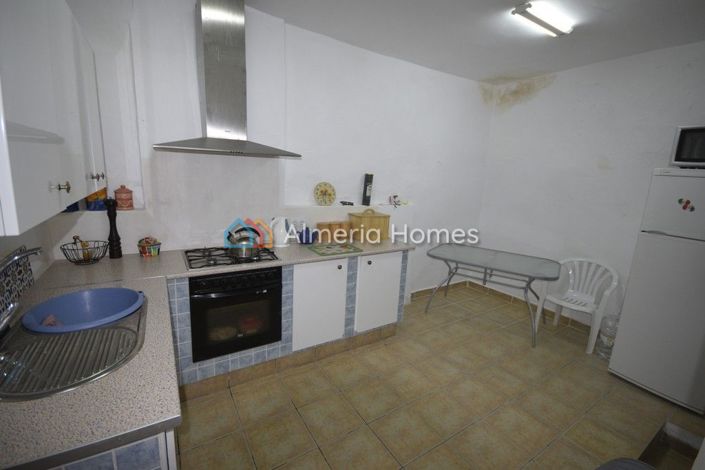 Image No.13-4 Bed Townhouse for sale