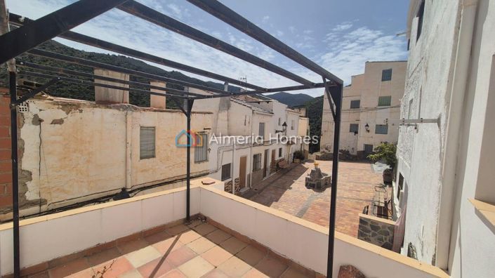 Image No.2-4 Bed Townhouse for sale