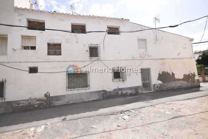 Image No.16-6 Bed Townhouse for sale