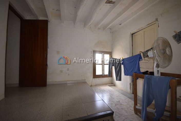 Image No.6-6 Bed Townhouse for sale