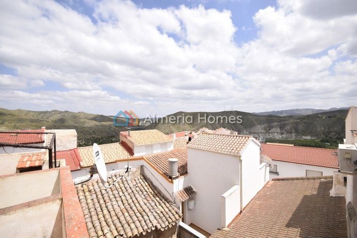 Image No.10-4 Bed Townhouse for sale