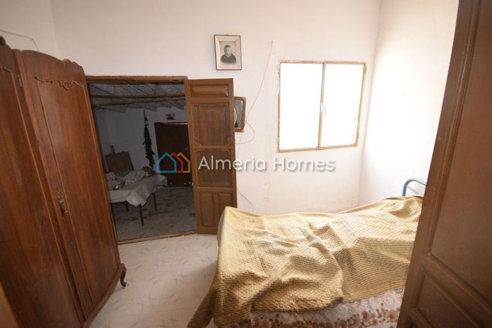 Image No.13-4 Bed Townhouse for sale