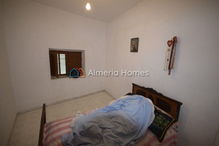 Image No.18-4 Bed Townhouse for sale