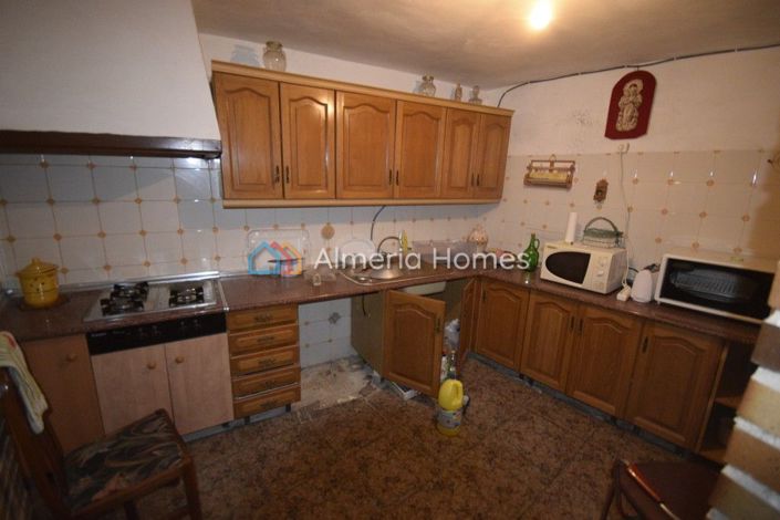 Image No.6-6 Bed Country House for sale