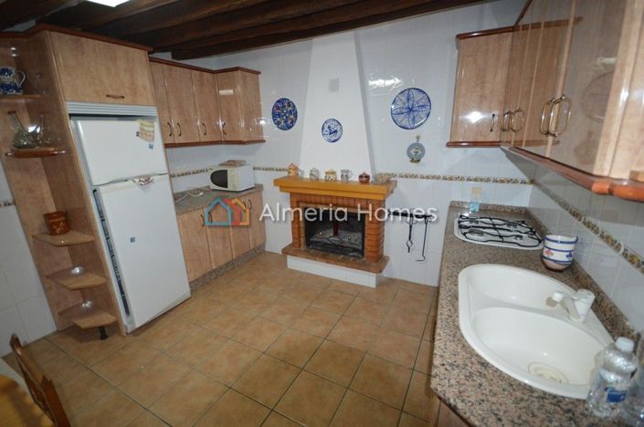 Image No.10-4 Bed Country House for sale