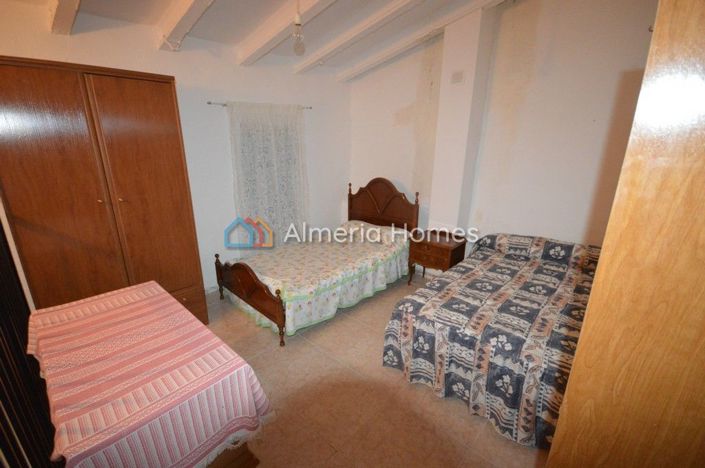 Image No.12-4 Bed Country House for sale