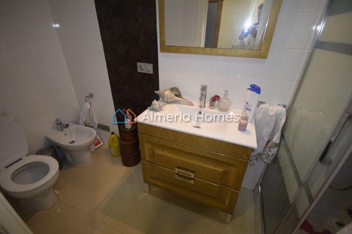 Image No.3-4 Bed Townhouse for sale