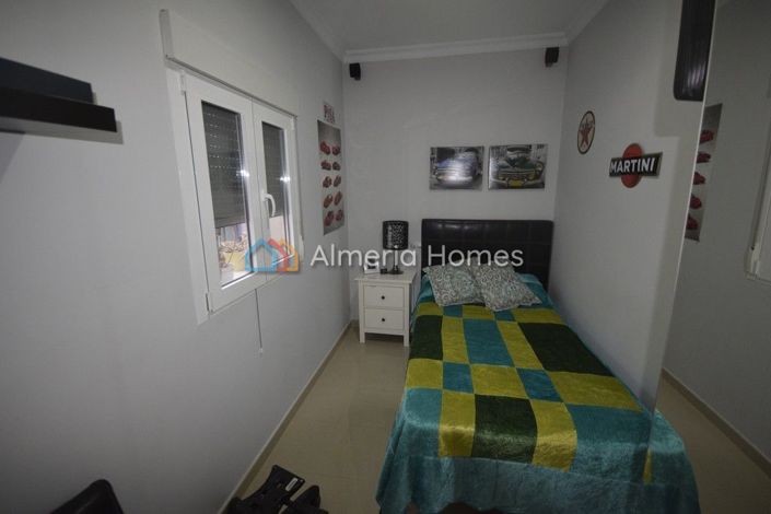 Image No.5-4 Bed Townhouse for sale