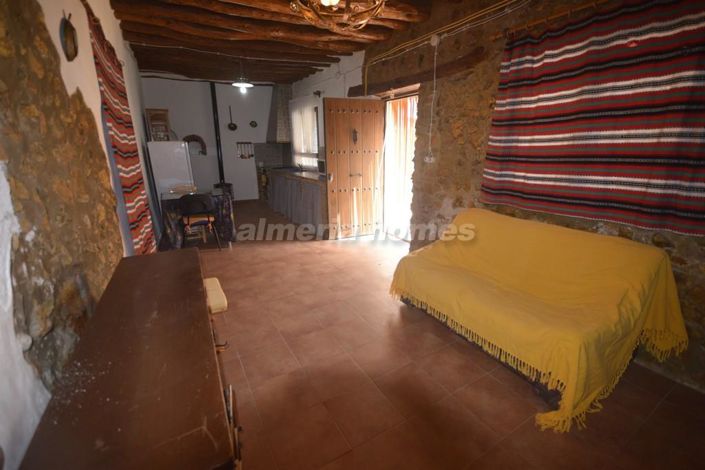 Image No.8-3 Bed Country House for sale