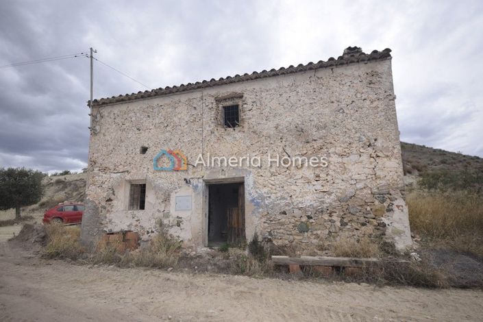 Image No.1-4 Bed Country House for sale