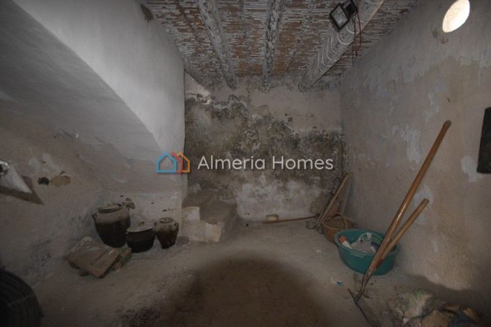 Image No.11-4 Bed Country House for sale