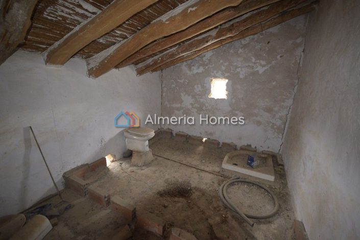 Image No.13-4 Bed Country House for sale