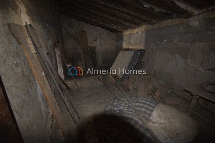 Image No.10-5 Bed Country House for sale