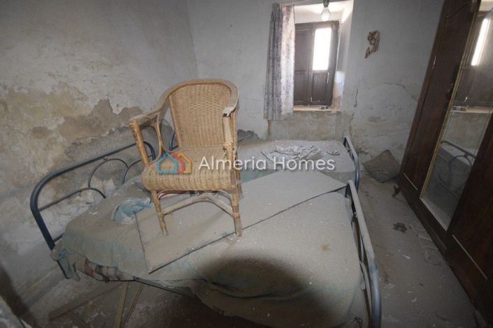 Image No.7-5 Bed Country House for sale