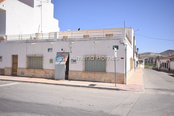 Image No.1-3 Bed Townhouse for sale